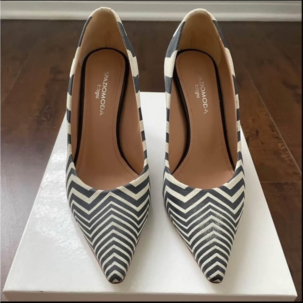 Moda Spana Black and Cream Chevron Heels